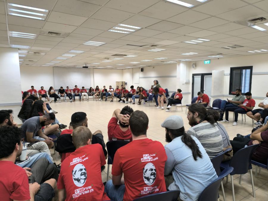 اختتام مخيم الجبهة الطلابي على اسم القائد الراحل توفيق زياد